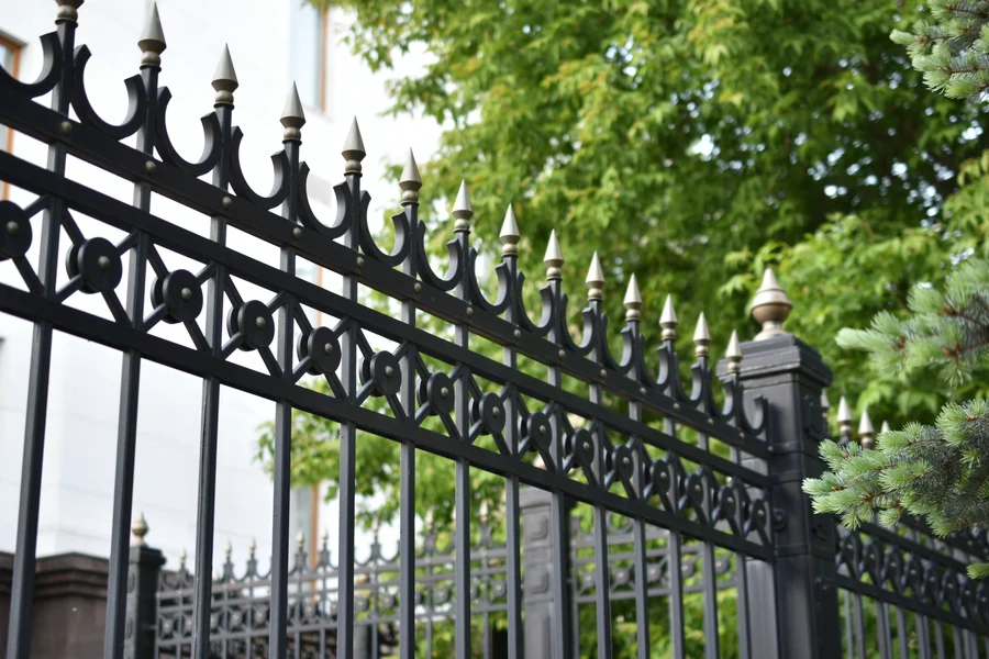 Exploring The Versatility Of Aluminum Fencing Designs Byhalia, MS