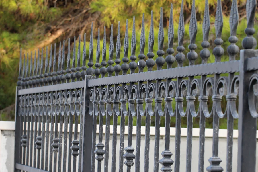 Exploring The Versatility Of Aluminum Fencing Designs in Byhalia, MS